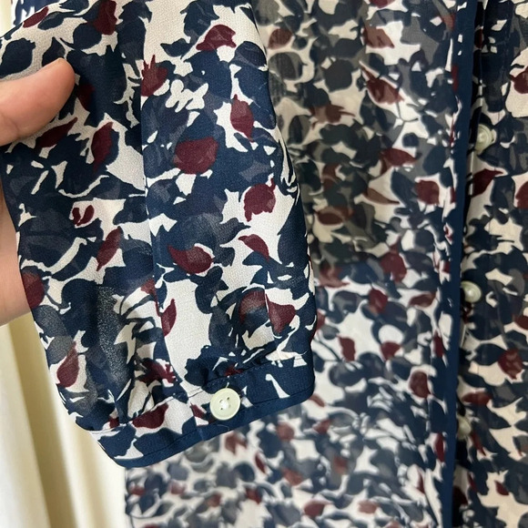 LOFT Floral Blouse SizeMP - Picture 6 of 9
